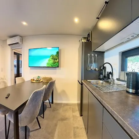 בית נופש Sea View Orange By Vellaris, Luxury Mobile מאלי לוסיניי