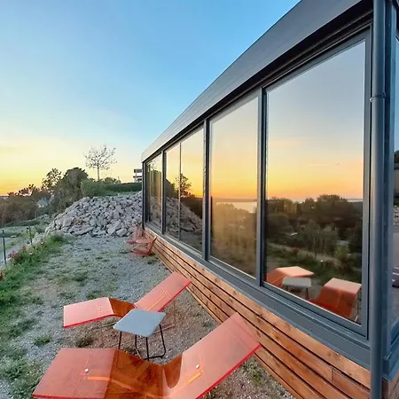Sea View Orange By Vellaris, Luxury Mobile * מאלי לוסיניי